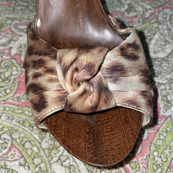 Guess 30 Sexy Years animal print, wooden, wrap around the ankle heels sz 6 1/2 - Picture 6 of 6